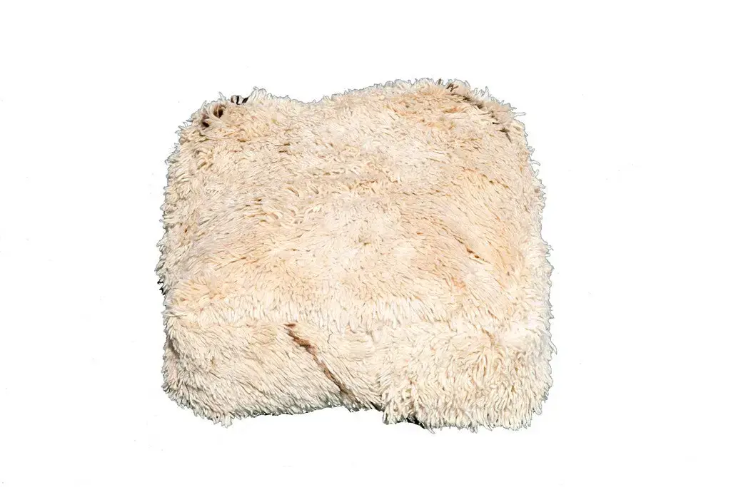 Zakaria Beni Ouarain pouf beige
