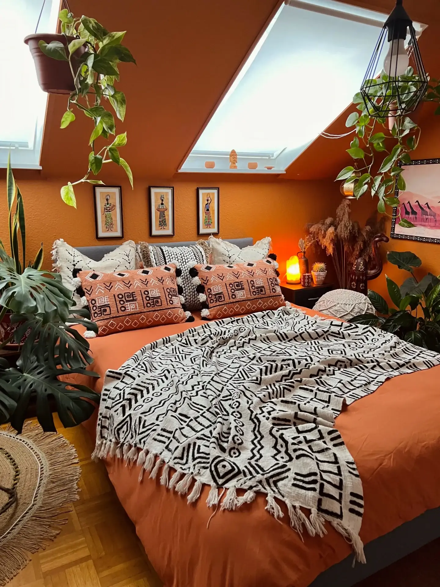 Lars Indian cushion orange