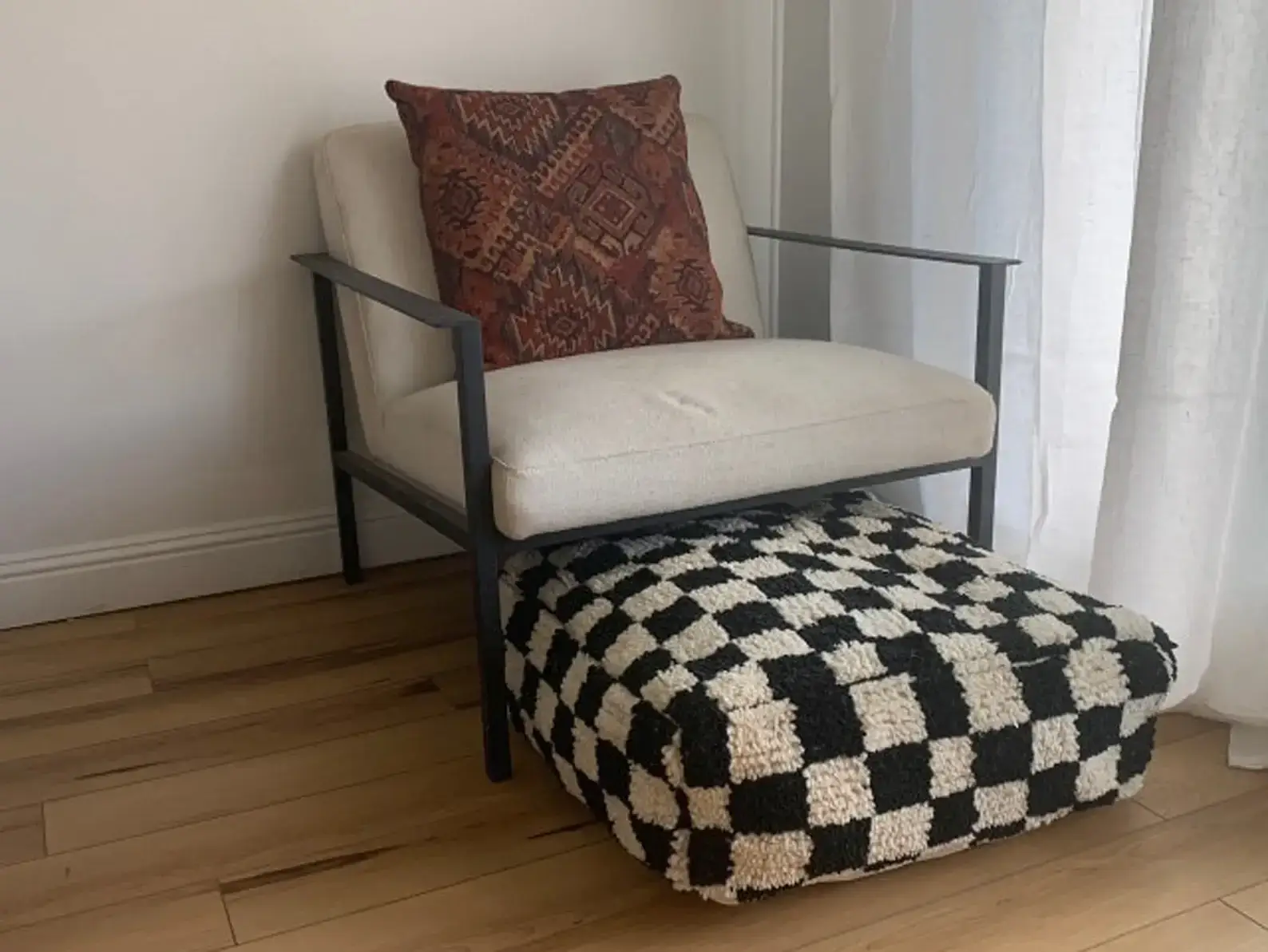 Zineb Berber pouf white